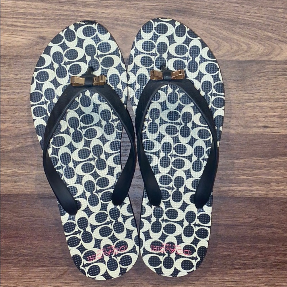 coach flipflops